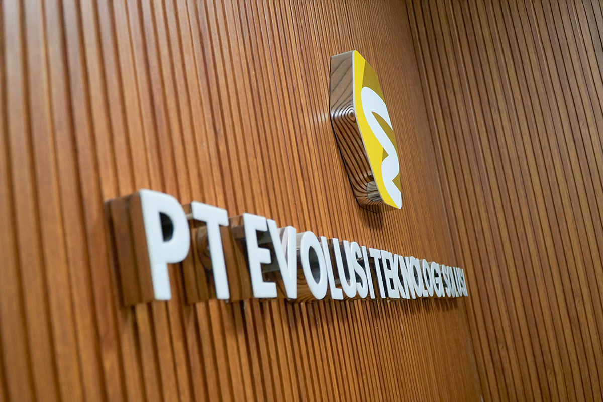 Evoteks IT Coonsultant Office Environment